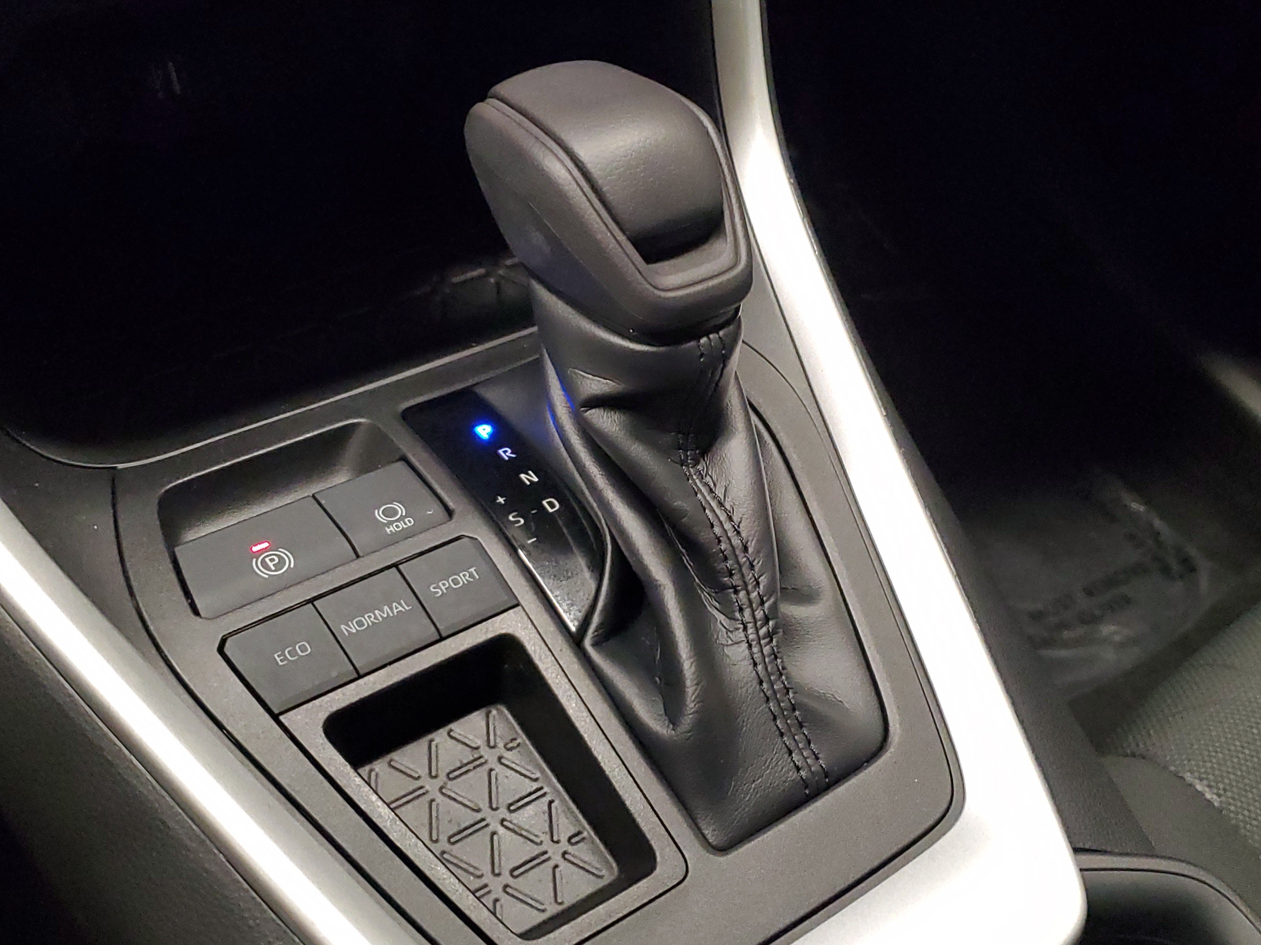 Used 2023 Ice Toyota XLE image 32
