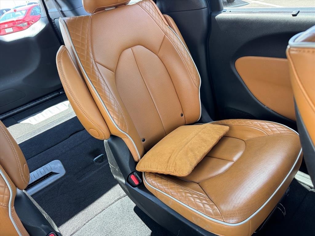 Used 2021 Fathom Blue Pearlcoat Chrysler Pinnacle image 18