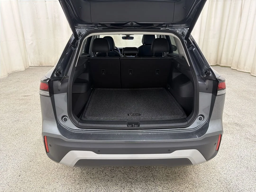 New 2026 Platinum Gray Metallic Volkswagen SE image 17