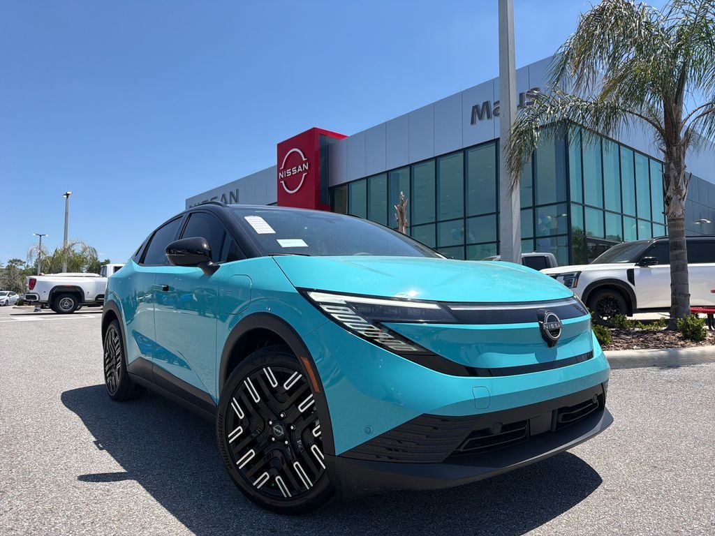 2026 Nissan Leaf Platinum+'s photo