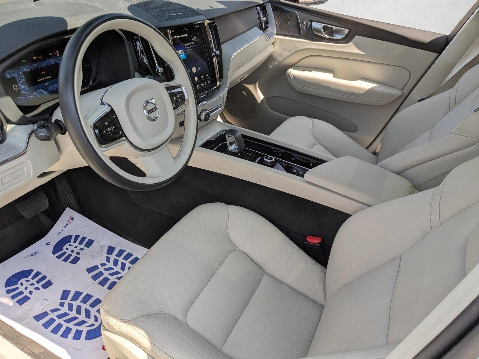Used 2024 Crystal White Metallic Volvo Plus Dark Theme image 10