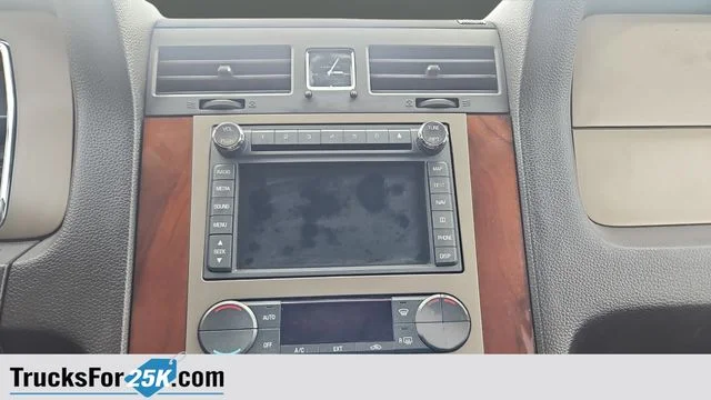 Used 2012 Ingot Silver Lincoln Base image 15