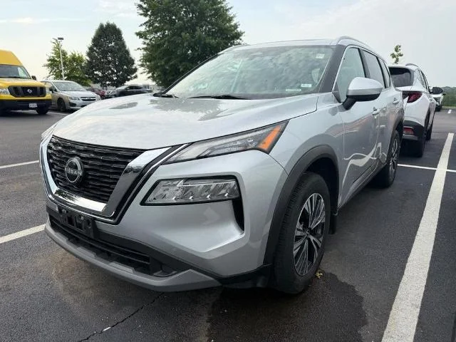 Certified Used 2023 Brilliant Silver Metallic Nissan SV image 4