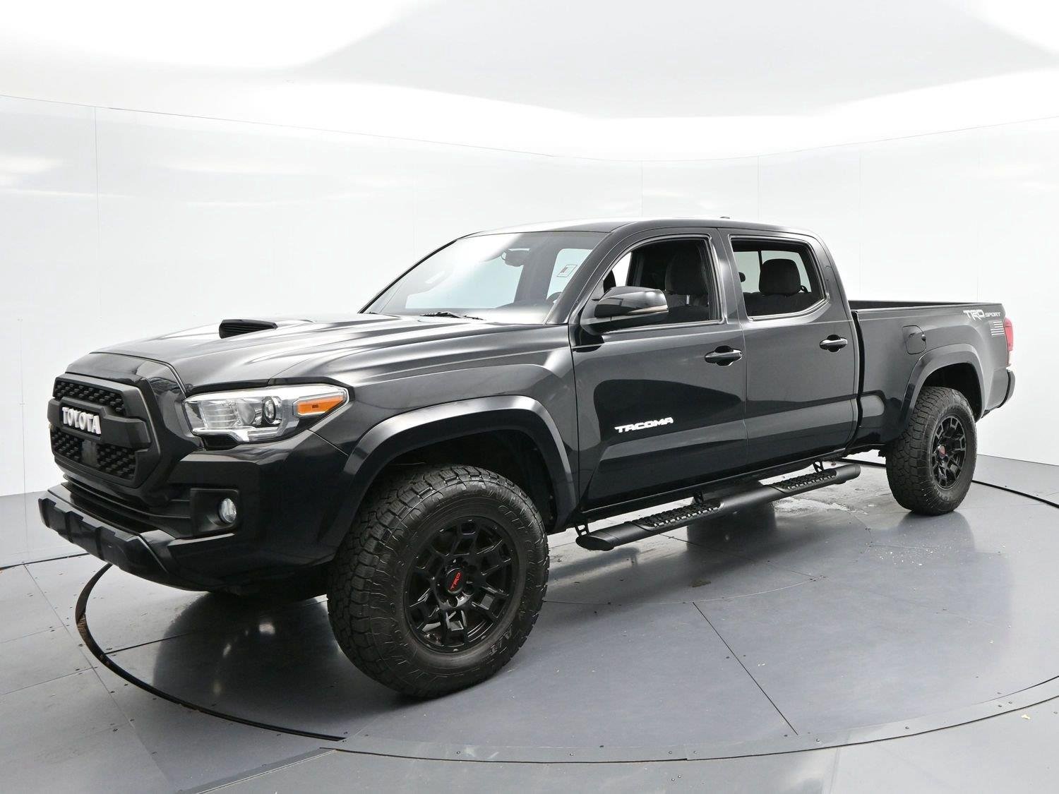Used 2019 Midnight Black Metallic Toyota SR5 image 3