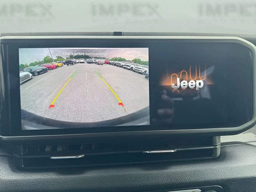 Used 2025 White Jeep Sport S image 18