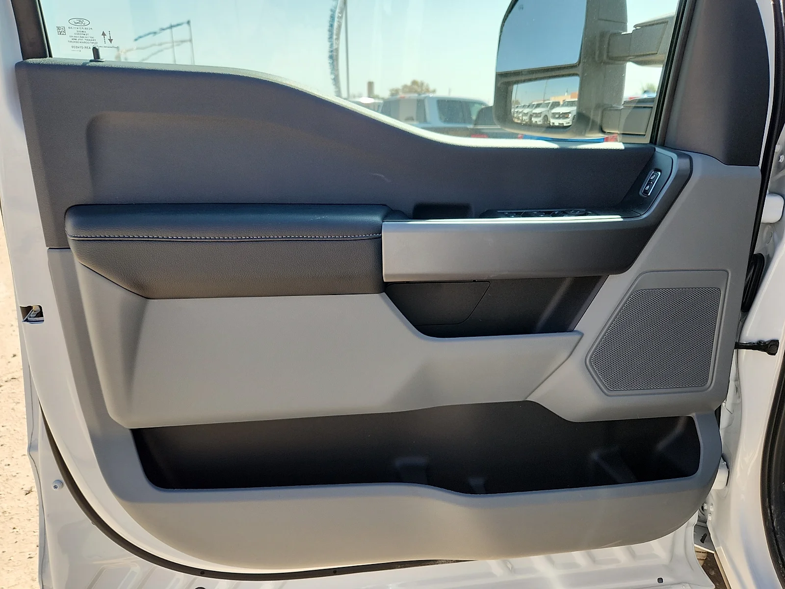 New 2027 Oxford White Ford XL image 14