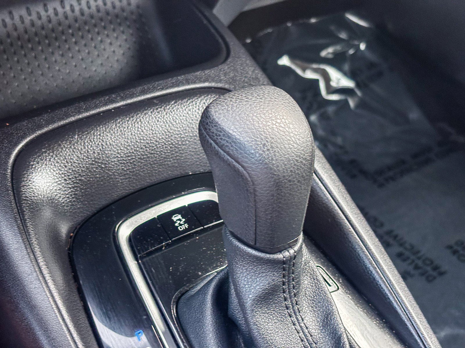 2025 Toyota Corolla LE - Photo 24