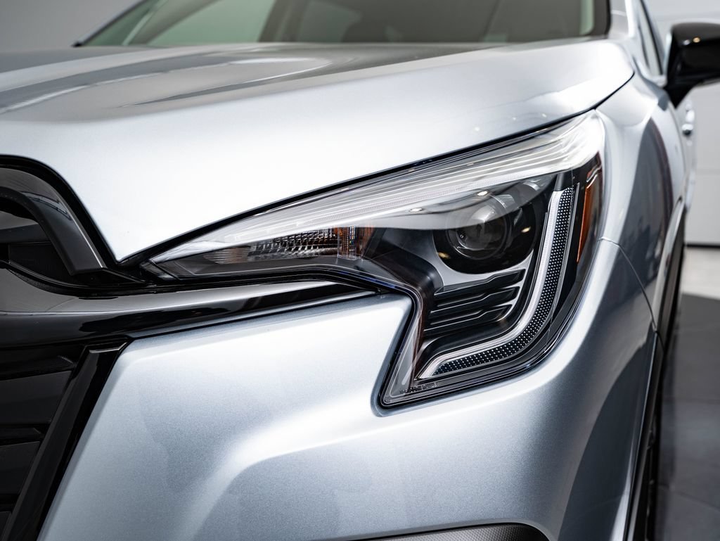 Used 2025 Ice Silver Metallic Subaru Onyx Edition image 15