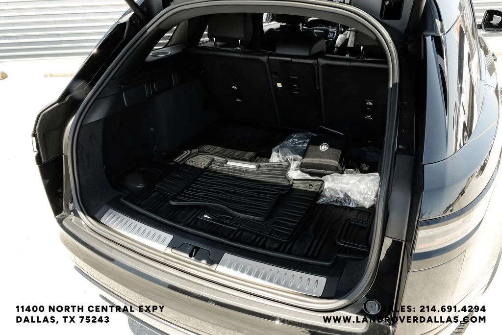 Used 2026 Black Land Rover Dynamic SE image 51