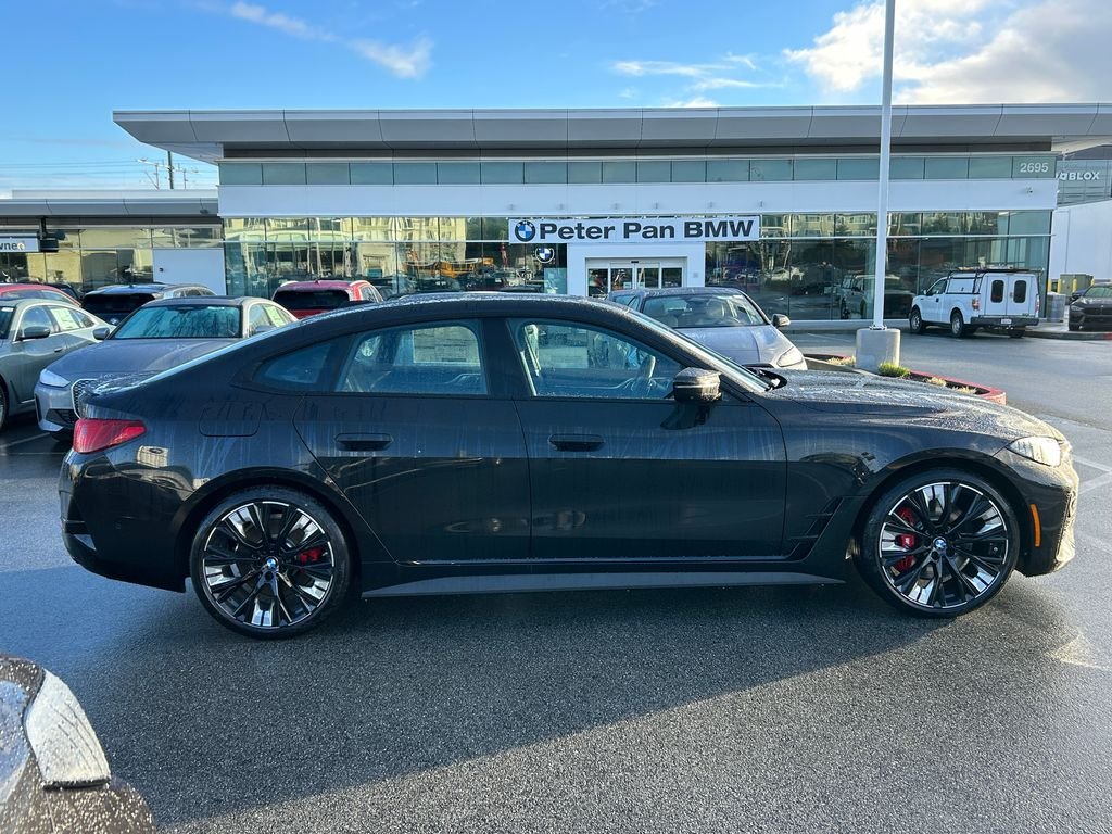 New 2026 Black Sapphire Metallic BMW M440i image 6