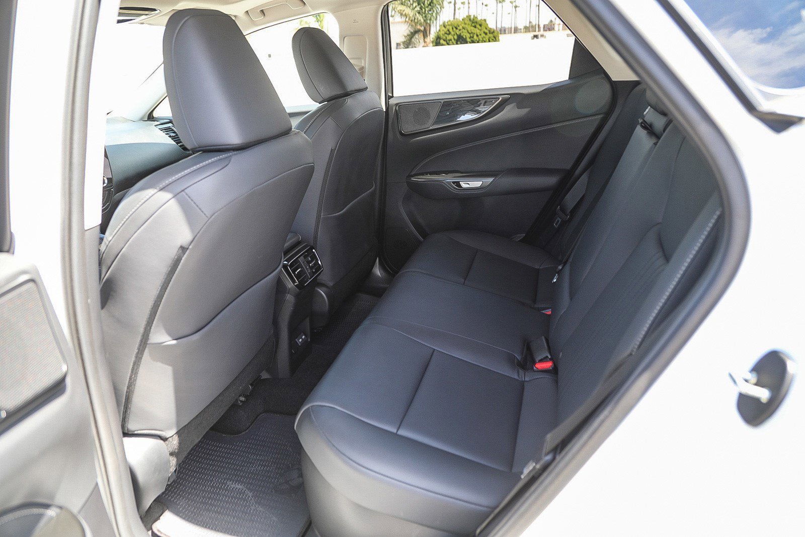 Certified Used 2025 EMINENT WHITE PEARL Lexus 350h Premium image 17