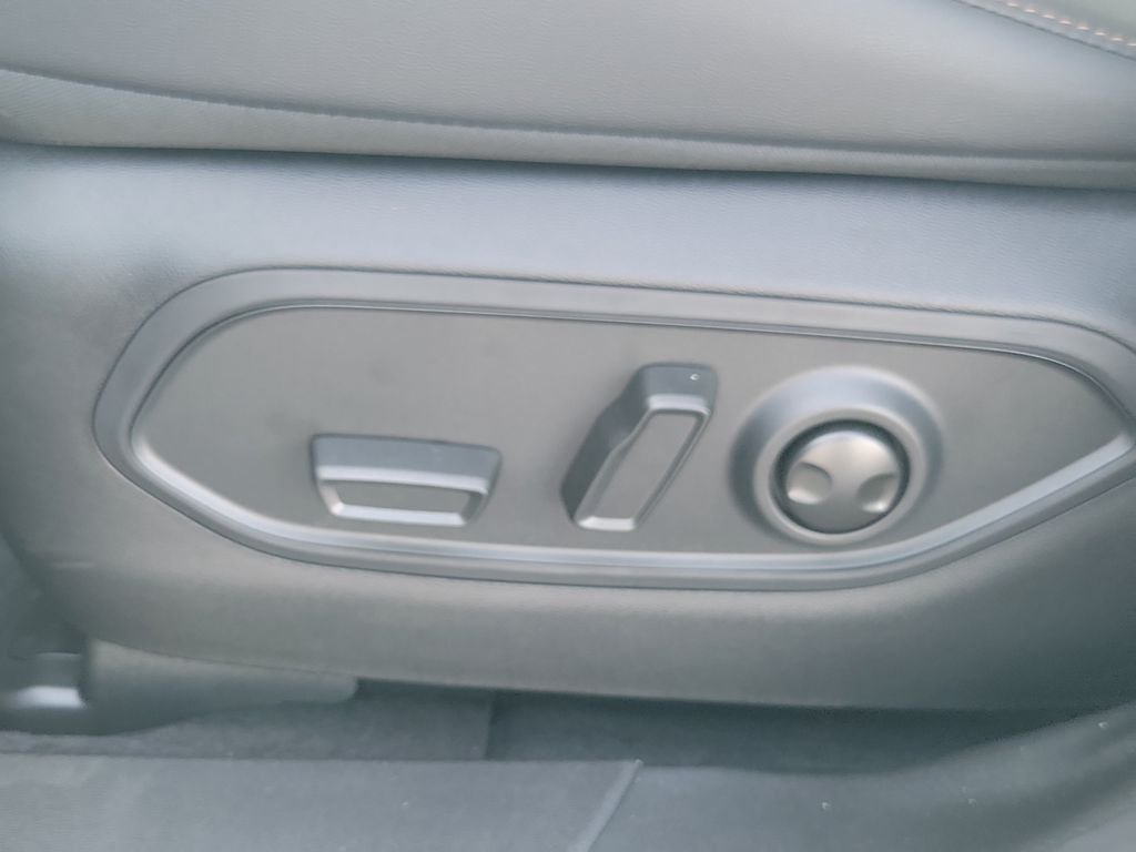 New 2026 Silver Zynith Clearcoat Jeep Limited image 22