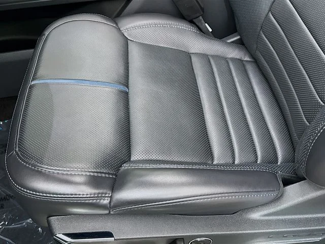 Used 2025 White Metallic Ford Platinum image 20
