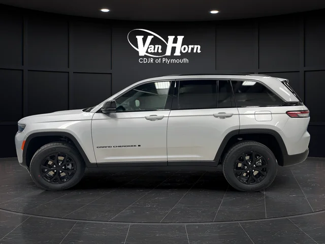 New 2026 Silver Zynith Exterior Paint Jeep Altitude image 6