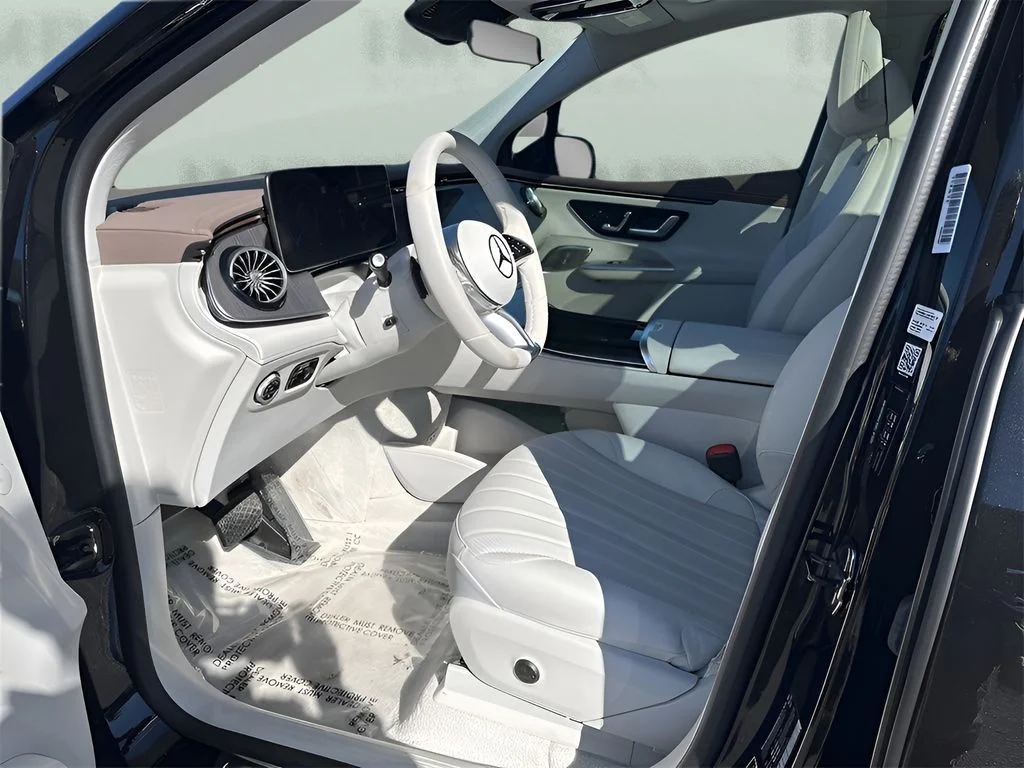 Used 2023 Black Mercedes-Benz 500 SUV image 9