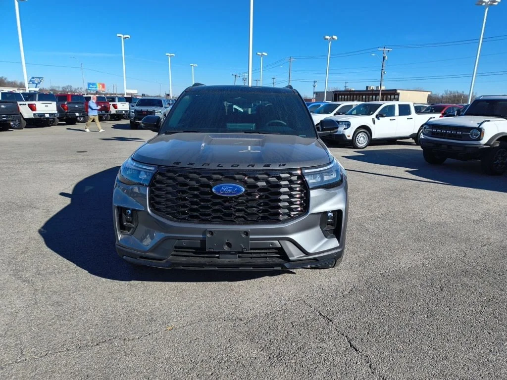 New 2026 Carbonized Gray Metallic Ford ST-Line image 8