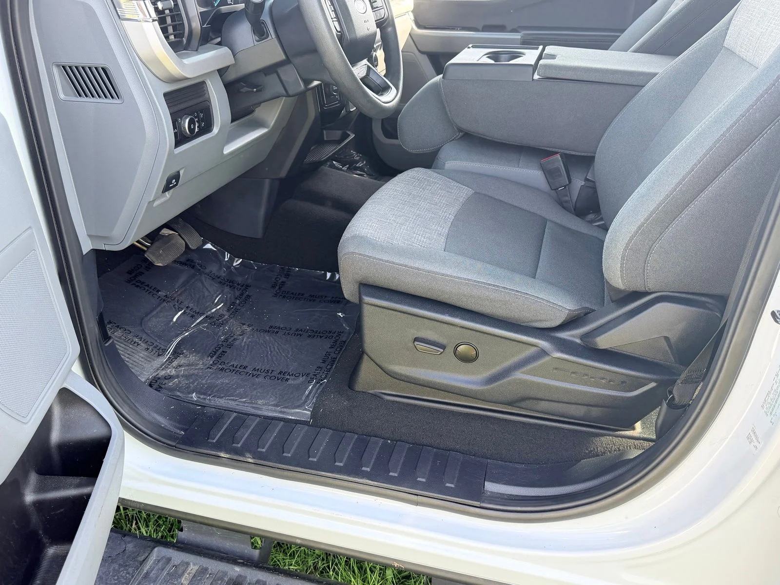 Used 2026 Oxford White Ford XLT image 16