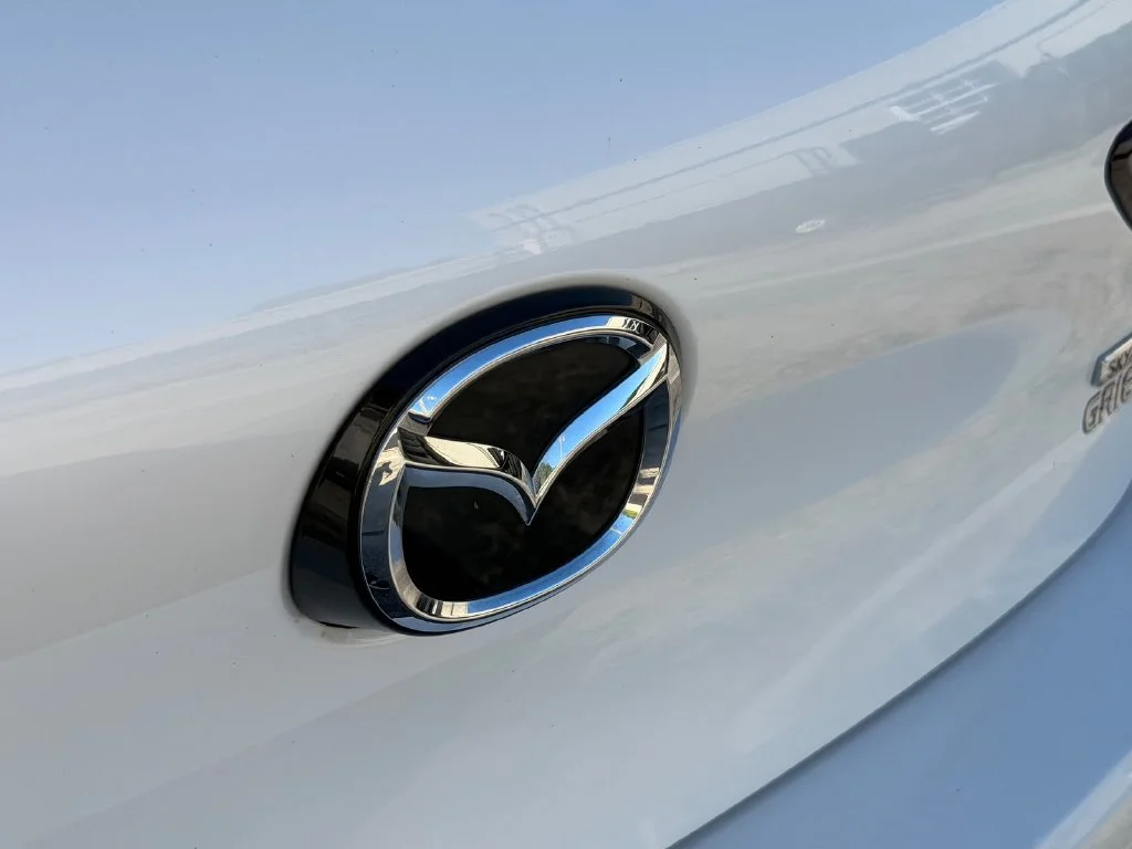 Used 2019 White Mazda Preferred image 15