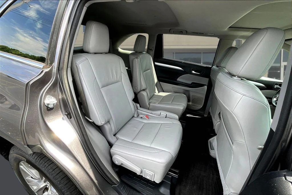 Used 2015 Predawn Gray Mica Toyota XLE V6 image 27