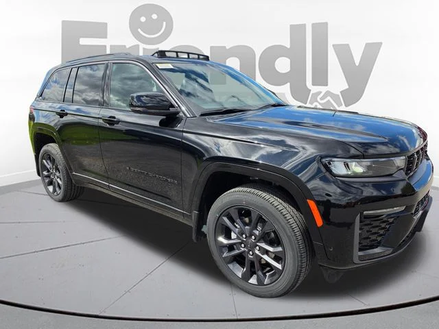 New 2026 Diamond Black Crystal Pearl-Coat Exterior Paint Jeep Limited Reserve image 3