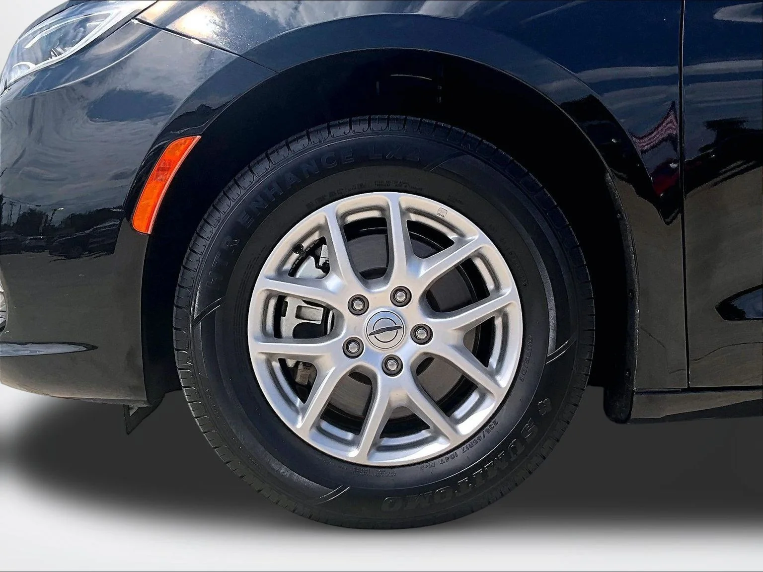 Used 2024 Black Chrysler Touring L image 10