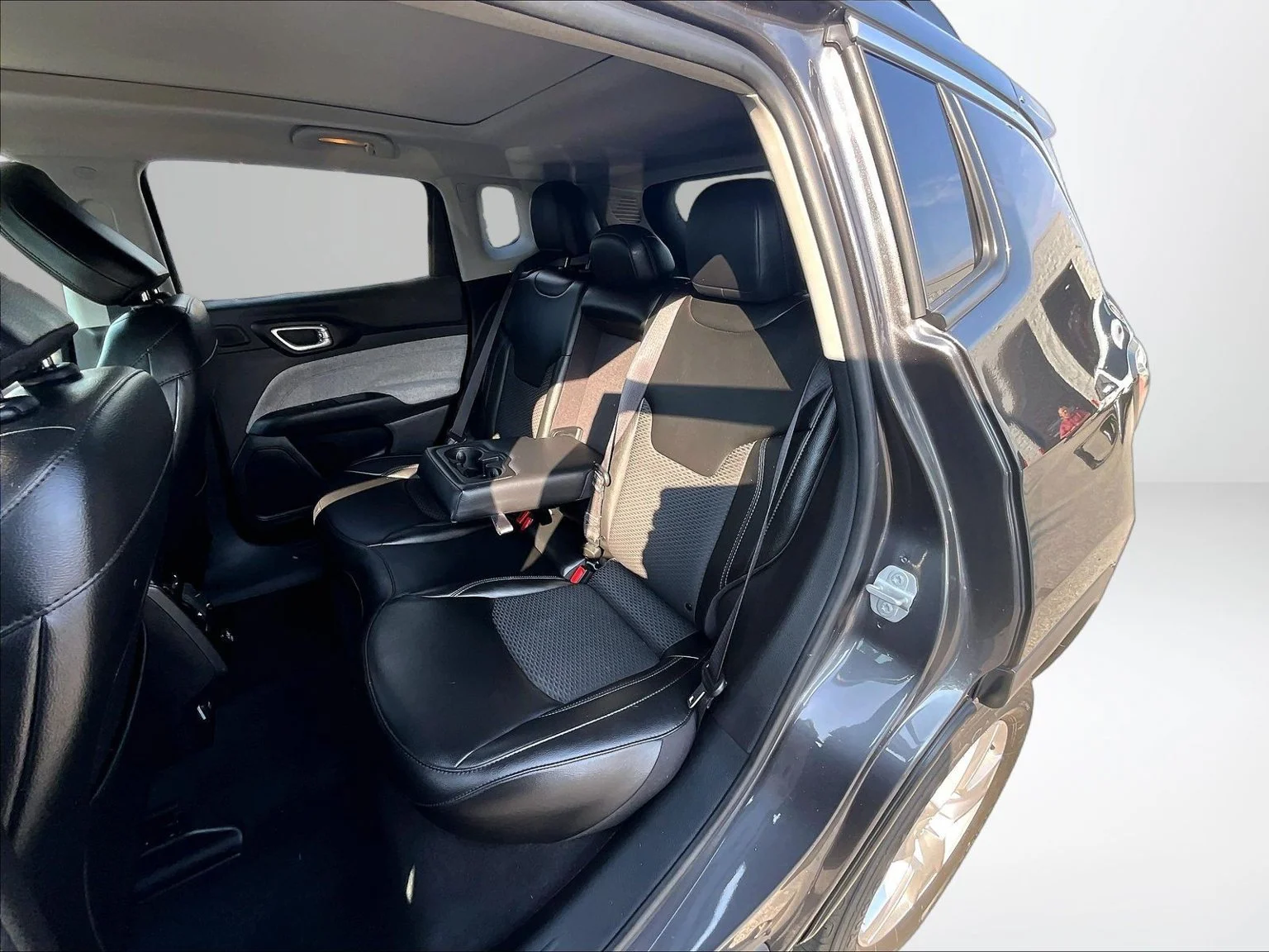 Used 2022 Gray Jeep Latitude image 24
