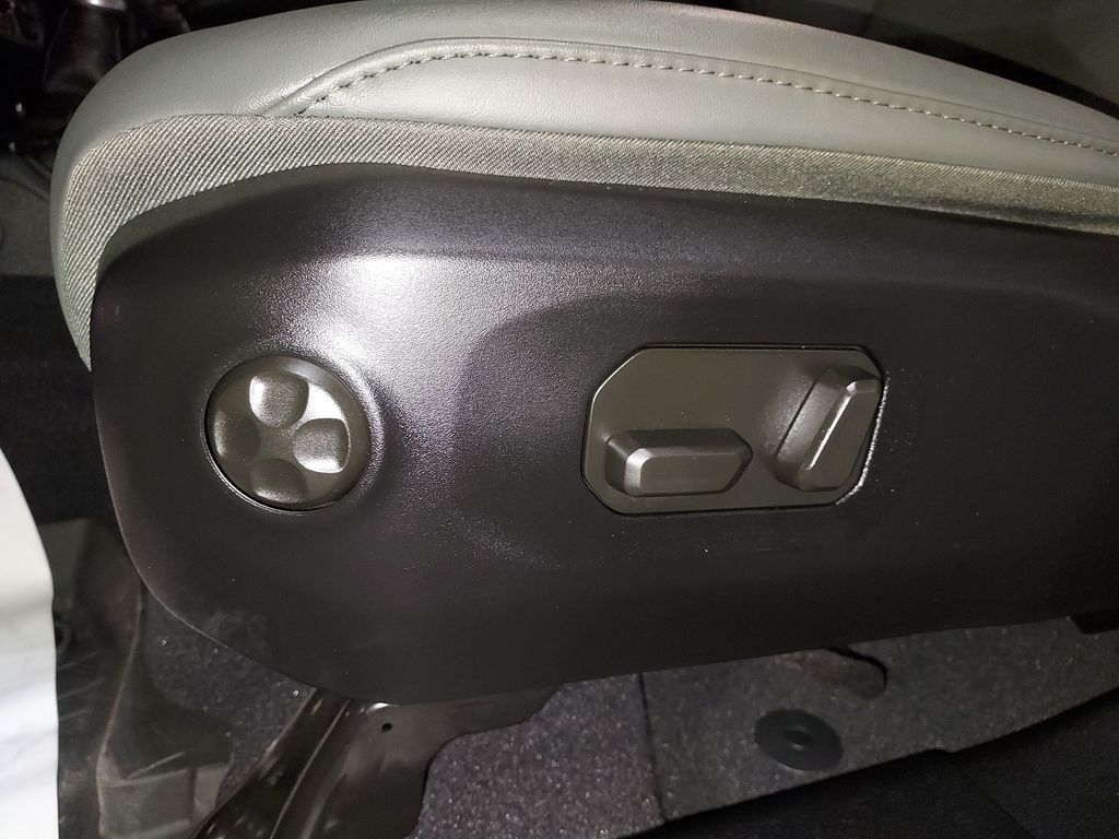 Used 2025 Black Jeep Mojave image 18