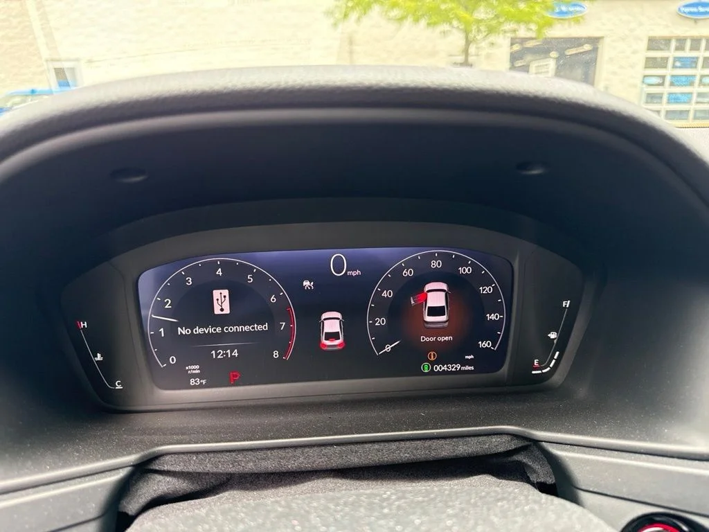 Used 2025 Platinum White Pearl Honda SE image 18