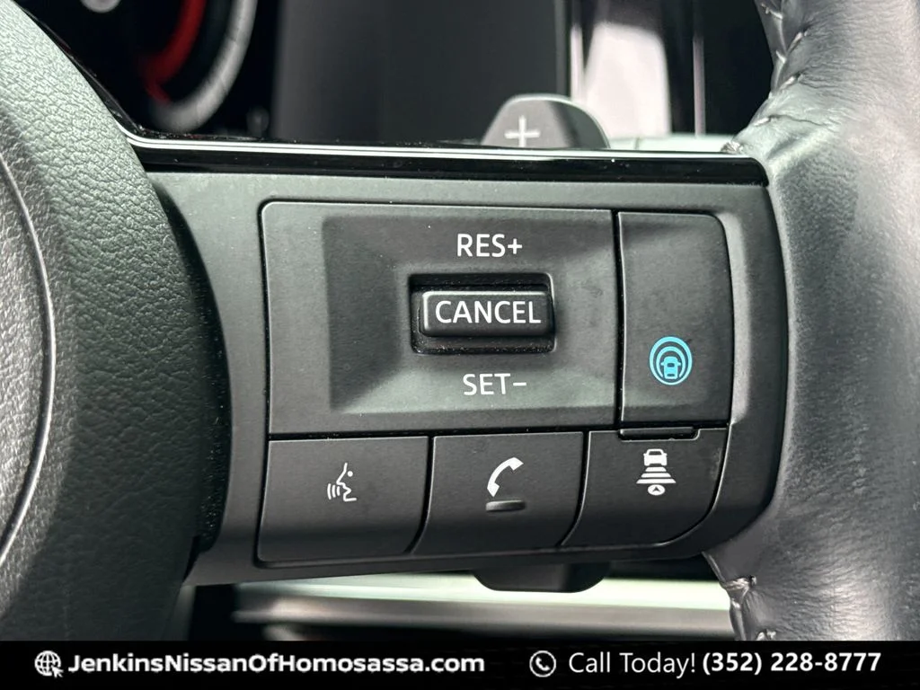 Used 2023 White Nissan Platinum image 44