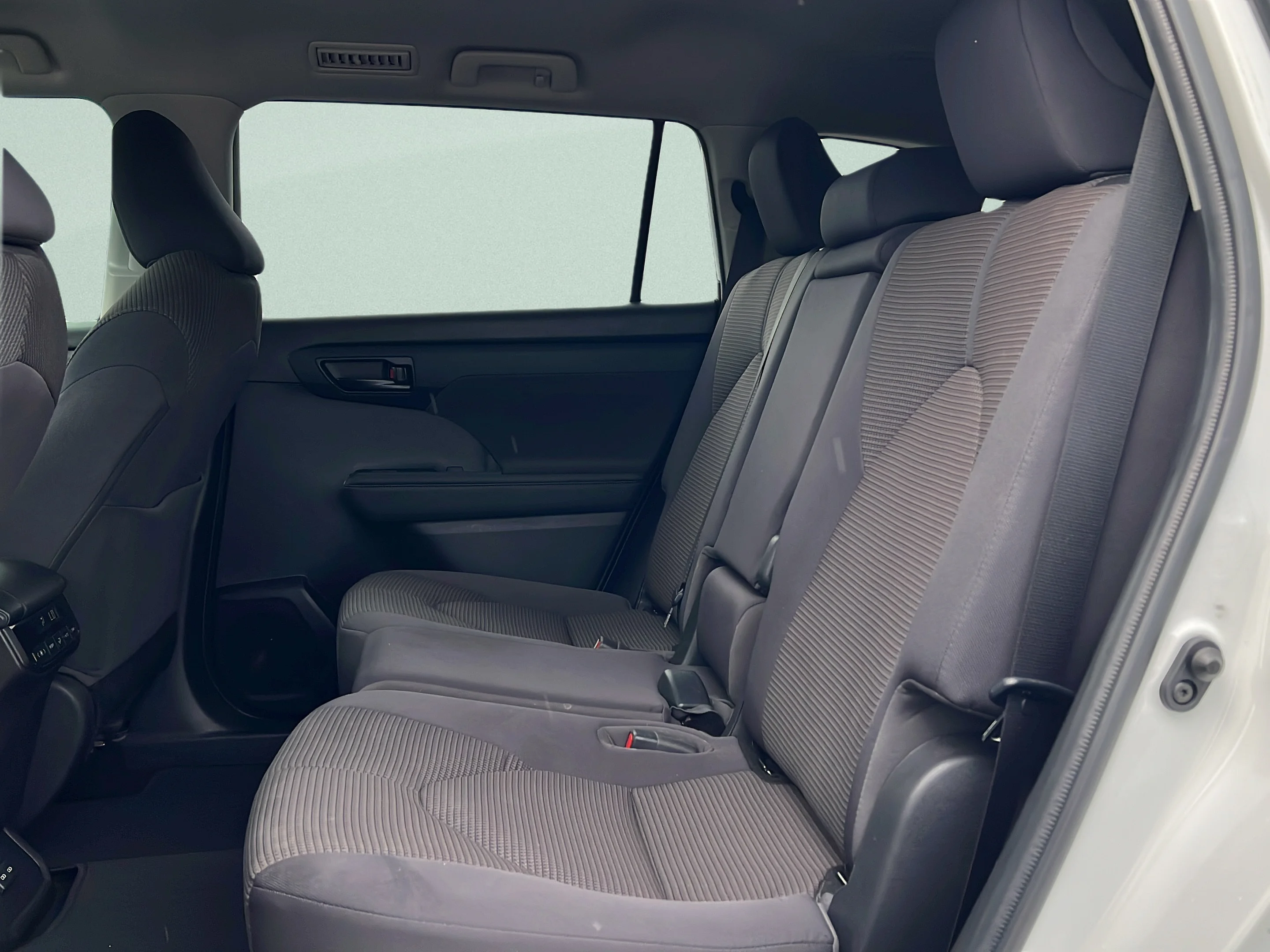 Used 2022 Pearl Toyota Hybrid LE image 10