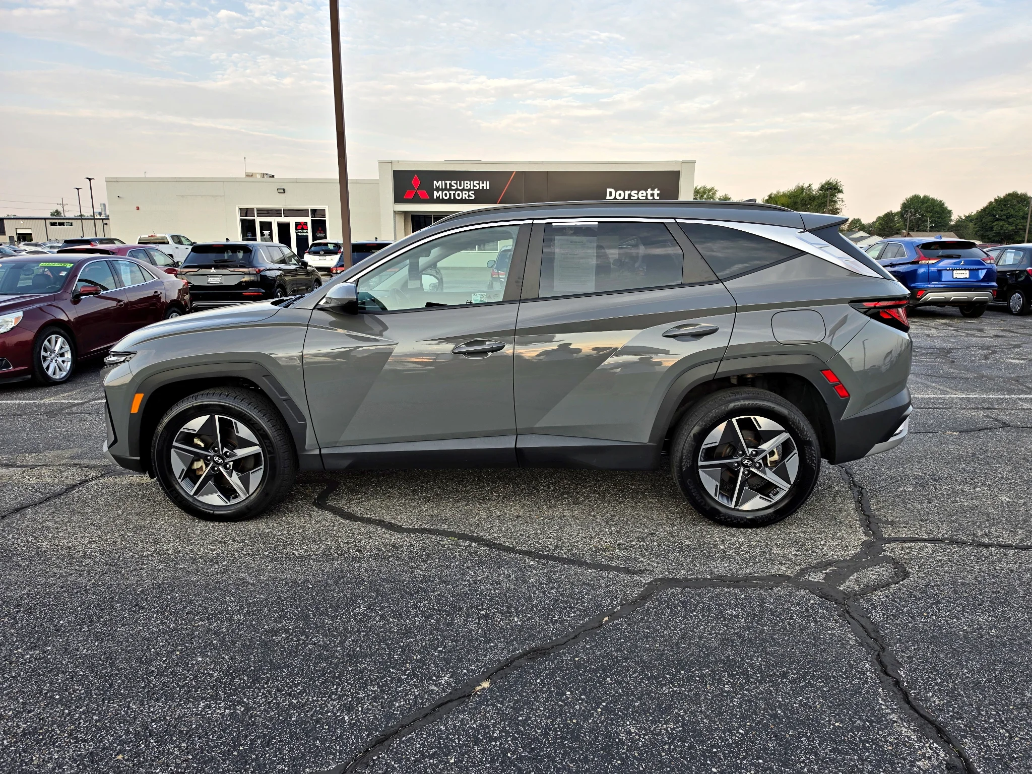 Certified Used 2025 Hampton Gray Hyundai SEL image 9