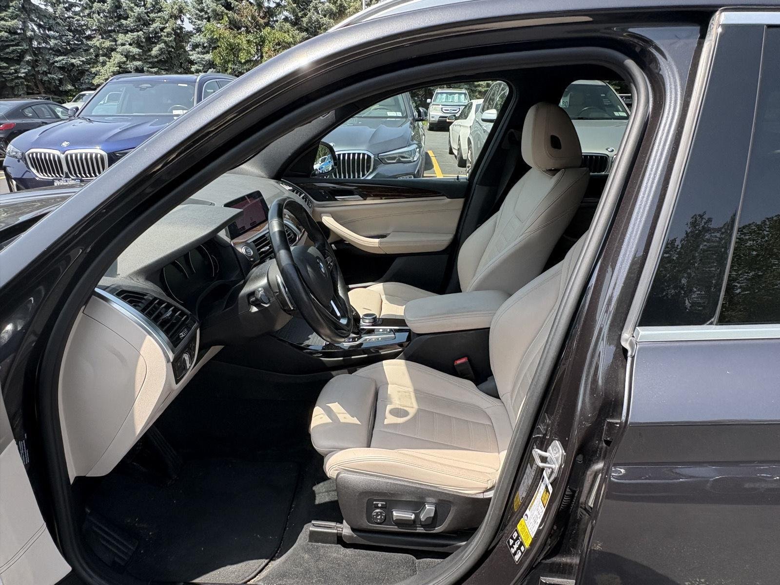 Used 2021 Dark Graphite Metallic BMW xDrive30i image 9