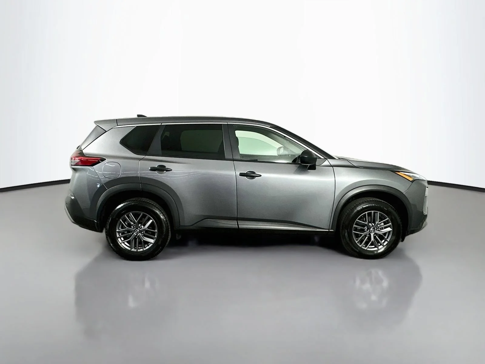 Used 2023 Gray Nissan S image 9