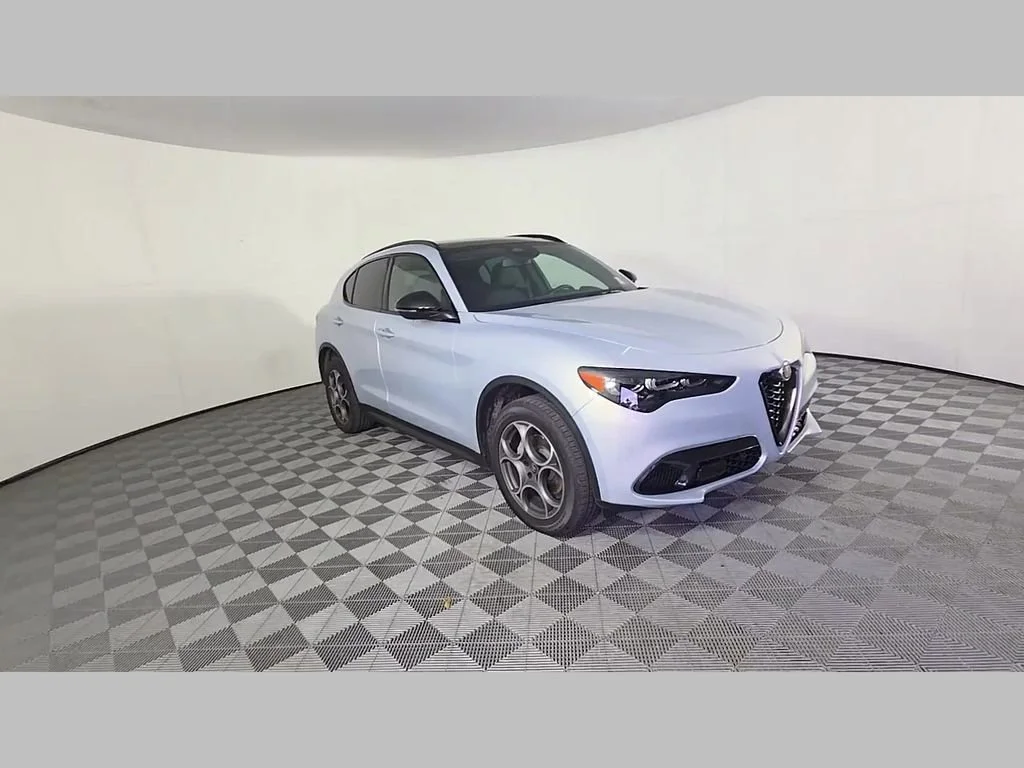 New 2026 Moonlight Gray Metallic Alfa Romeo Base image 21