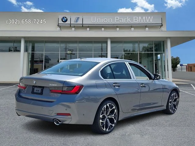 New 2026 Skyscraper Grey Metallic BMW 330i xDrive image 4