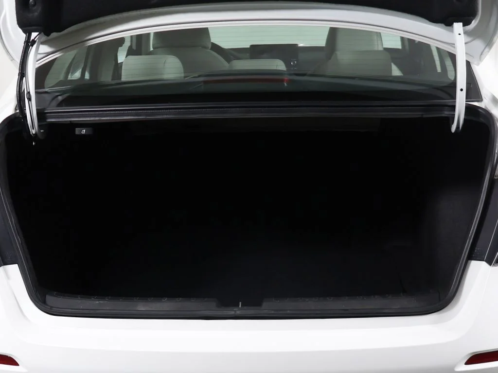 Used 2023 White Honda LX image 12