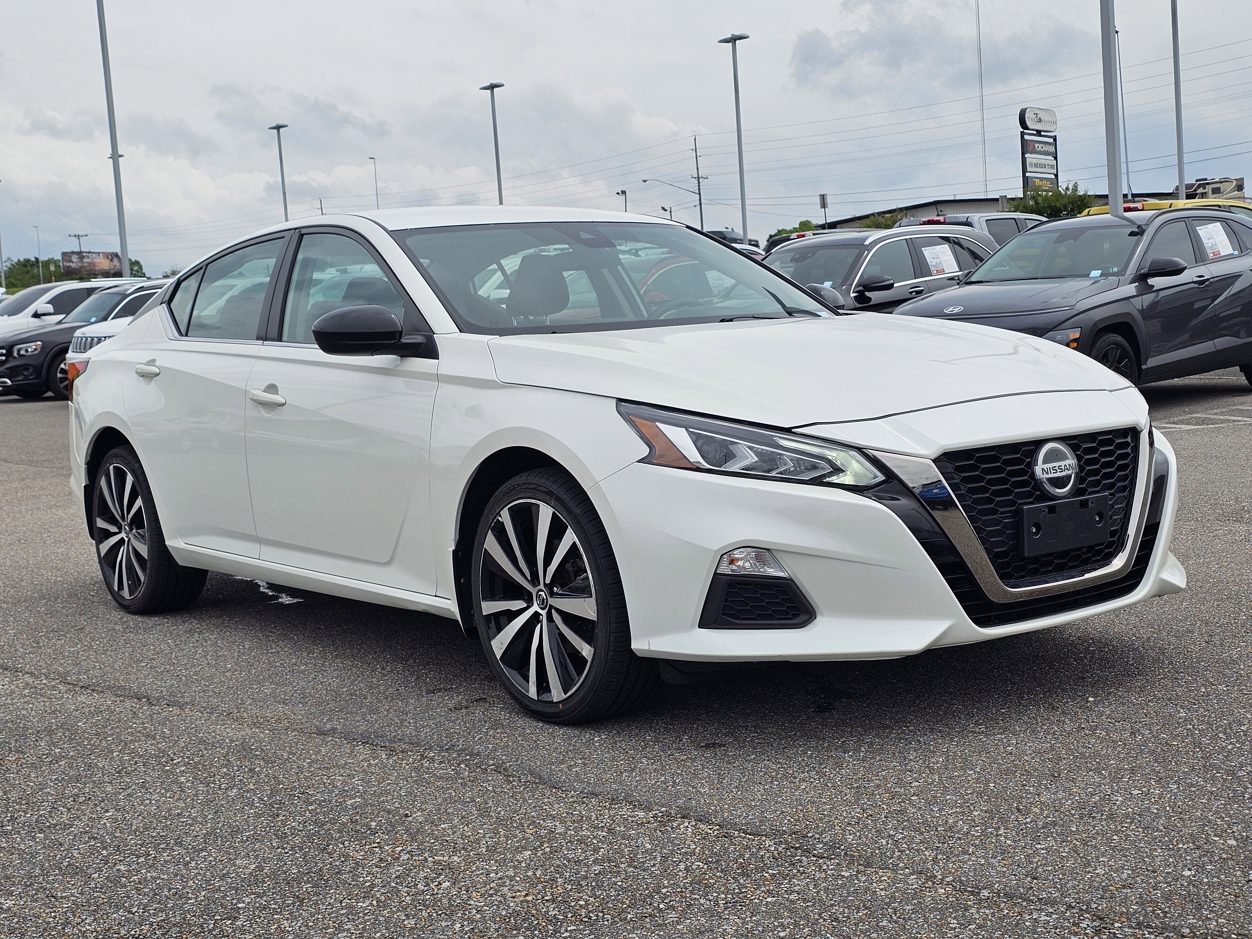 Used 2021 Pearl White Tricoat Nissan 2.5 SR image 5