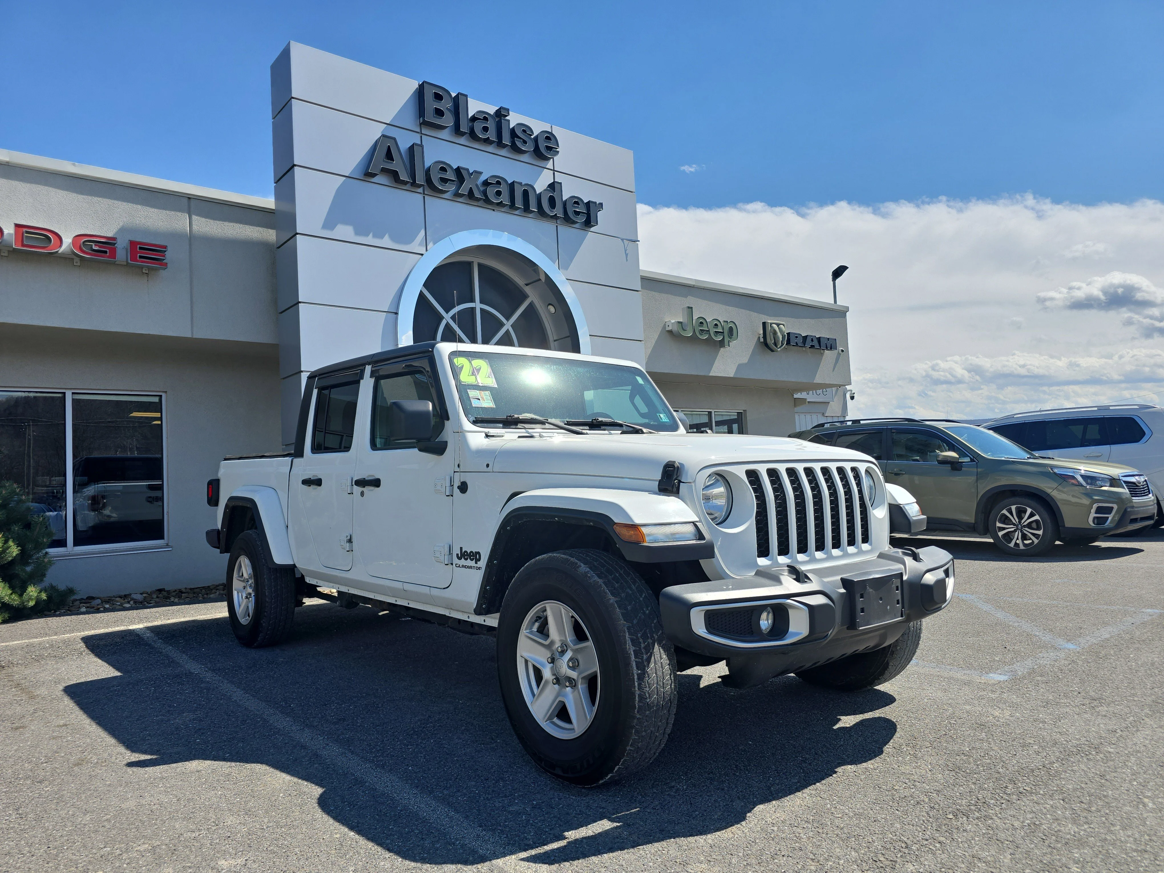 2022 Jeep Gladiator Sport S's photo