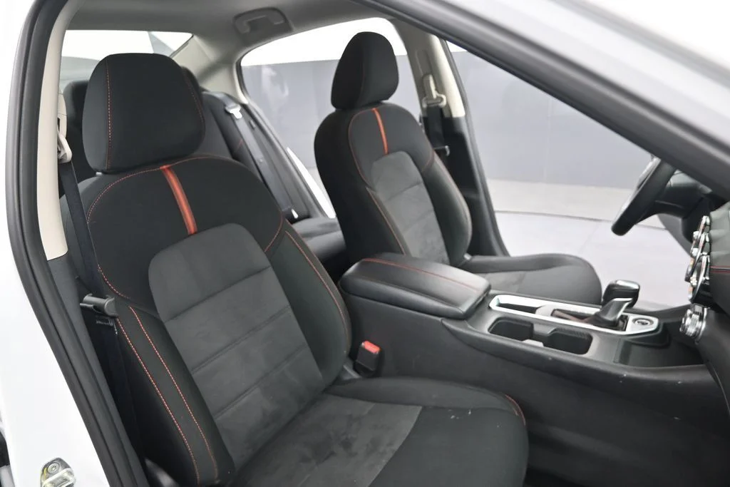 Used 2025 White Nissan SR image 29