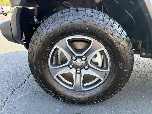 Used 2019 Gray Jeep Sport S 4x4 image 11