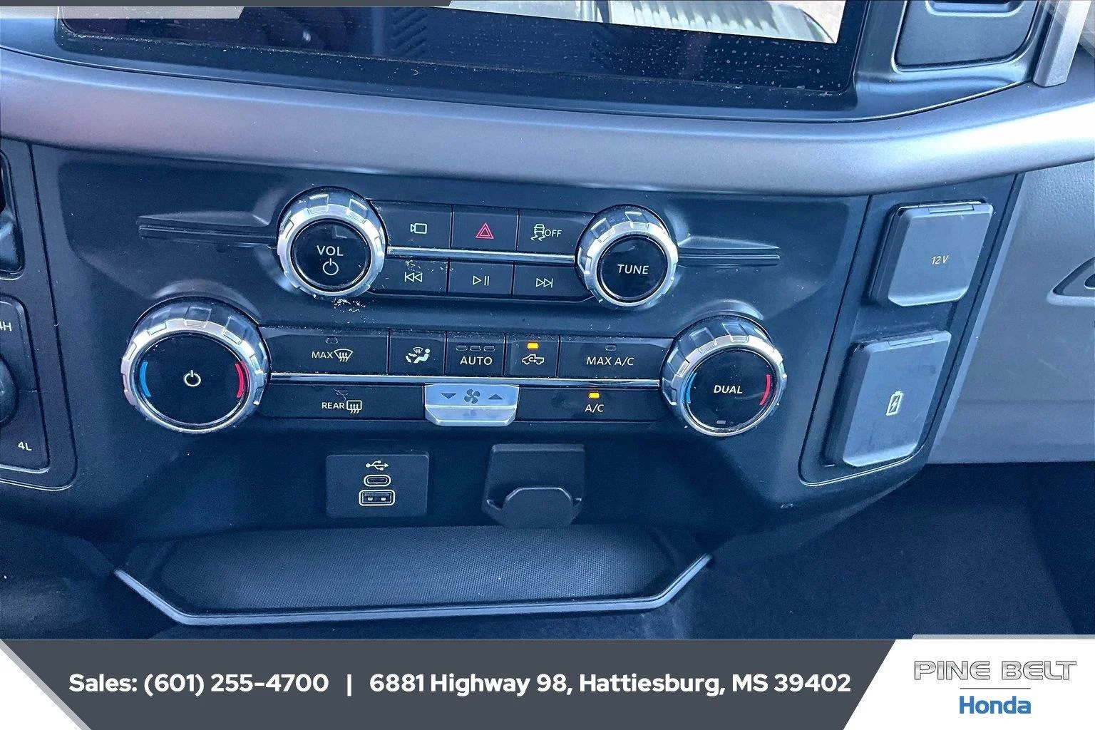 Used 2025 Iconic Silver Ford XLT image 23