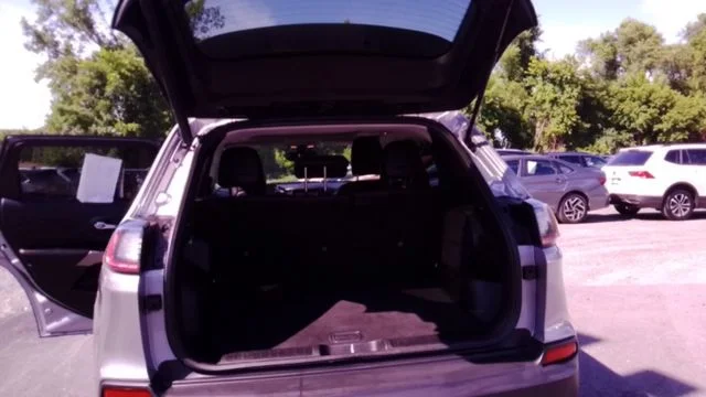 Used 2019 Silver Jeep Limited image 22