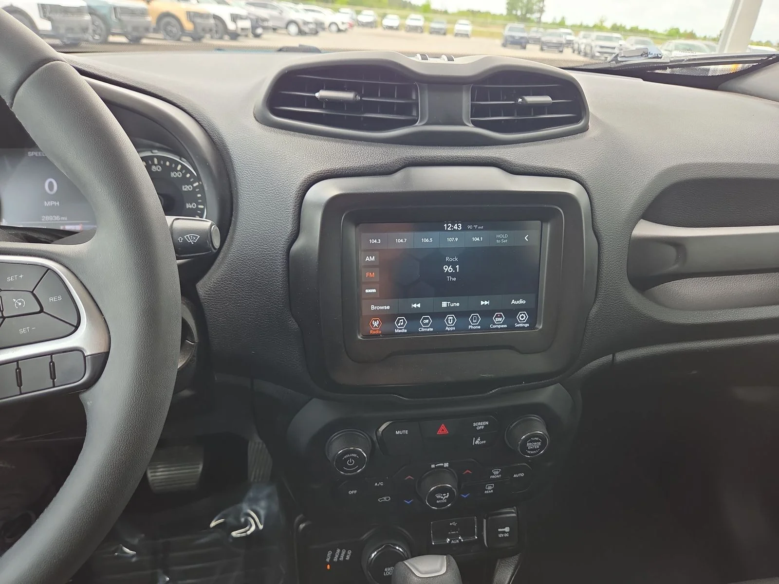 Used 2021 Bikini Metallic Clearcoat Jeep Latitude image 18