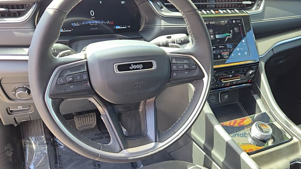 Used 2023 White Jeep Altitude X image 10