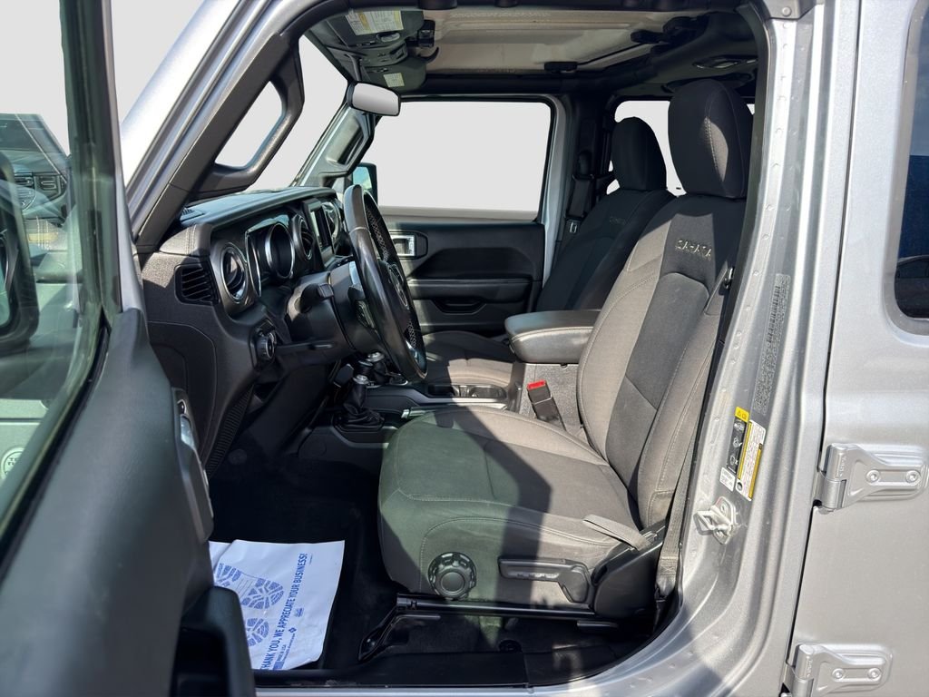 Used 2020 Silver Jeep Unlimited Sahara image 9