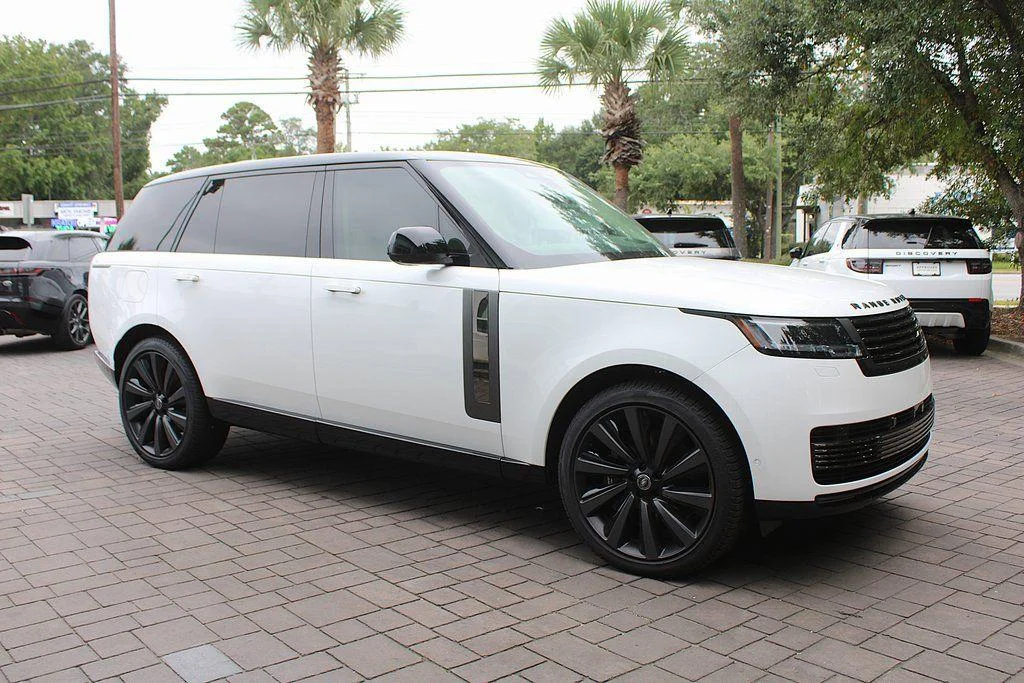 New 2024 Ostuni Pearl White Land Rover SV image 2