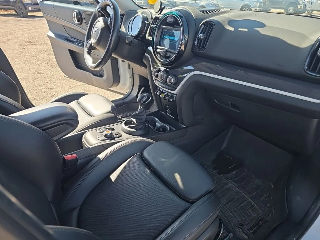 Used 2019 Light White MINI E Countryman image 16