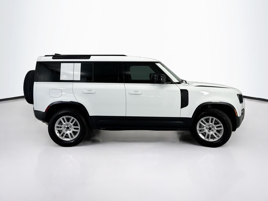 Certified Used 2026 Fuji White Land Rover S image 4