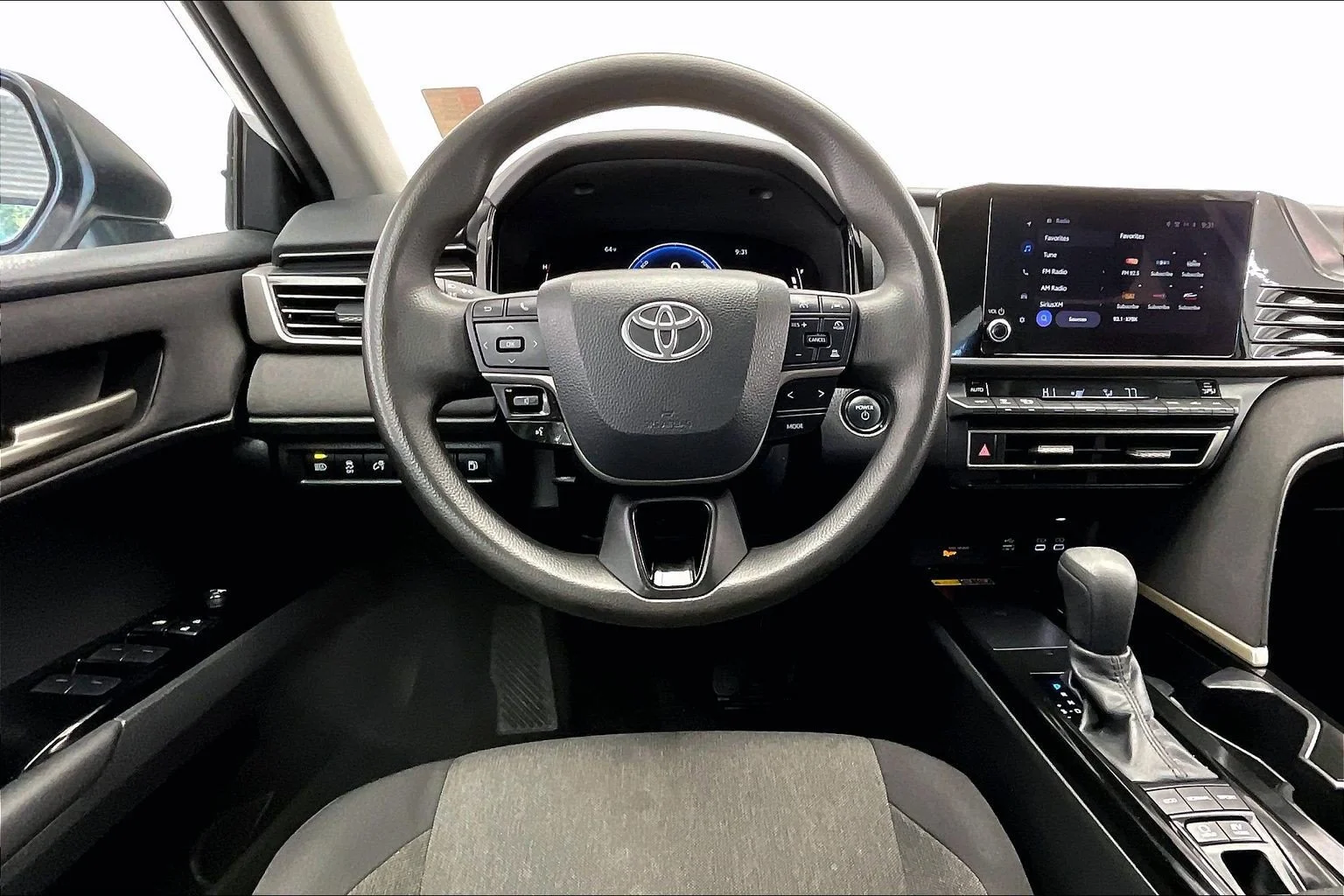 Used 2025 Ice Cap Toyota LE image 4