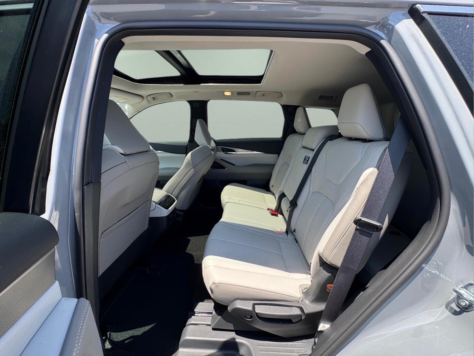 New 2027 HARBOR GRAY INFINITI Luxe FWD image 12